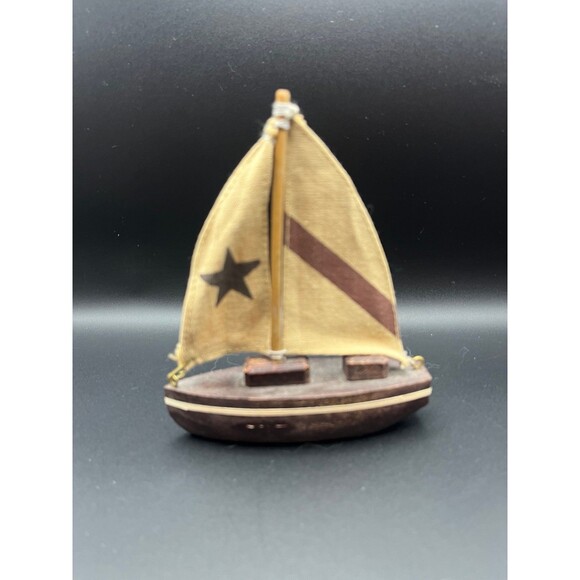 Set of Wooden Sailboats with Canvas Sail - Picture 2 of 5